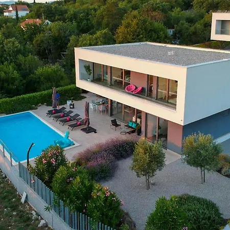 Amazing In With Swimming Pool Holiday home