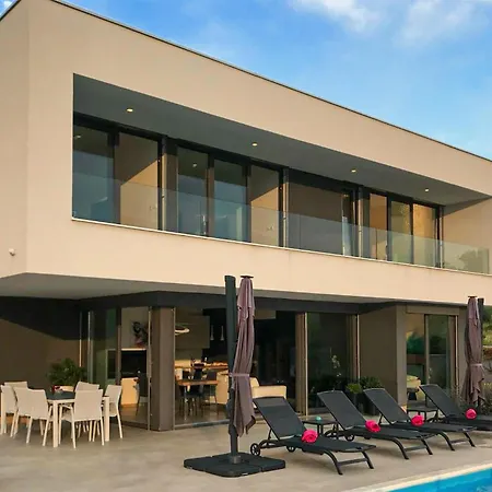 Holiday home Amazing In With Swimming Pool Malinska