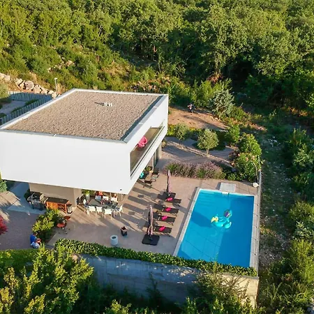Amazing In With Swimming Pool