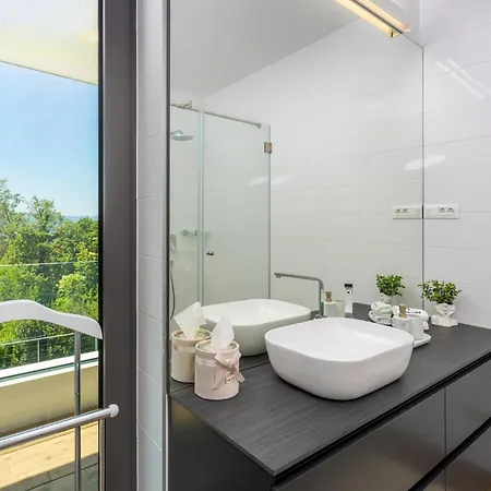 Amazing In With Swimming Pool Malinska